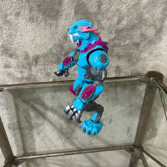 Mr Beast Lab Mutators Iconic Blue Panther Action Figure Moose Toys posable - Picture 4 of 11